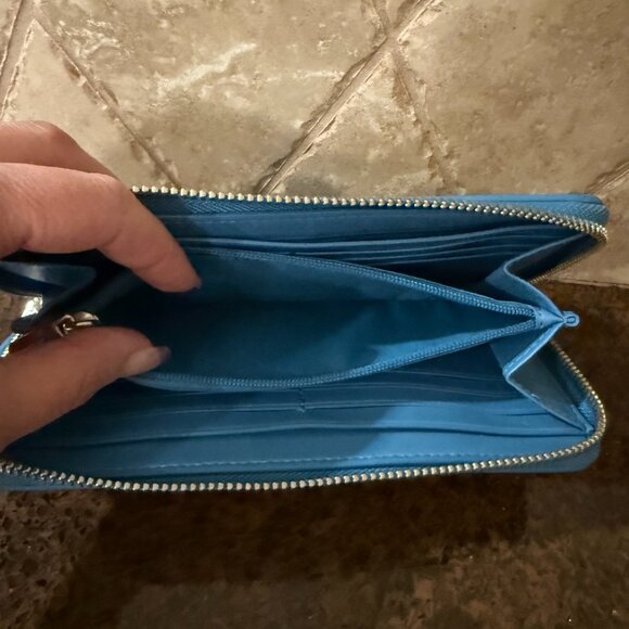 COACH SIGNATURE C ACCORDION ZIP AROUND WALLET BROWN/BLUE Like New - Picture 11 of 13